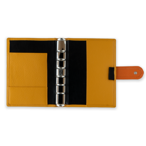 Das Bunte Ringbuch in Gelb mit austauschbaren Laschen offen Das Bunte Ringbuch in Gelb mit austauschbaren Laschen offen