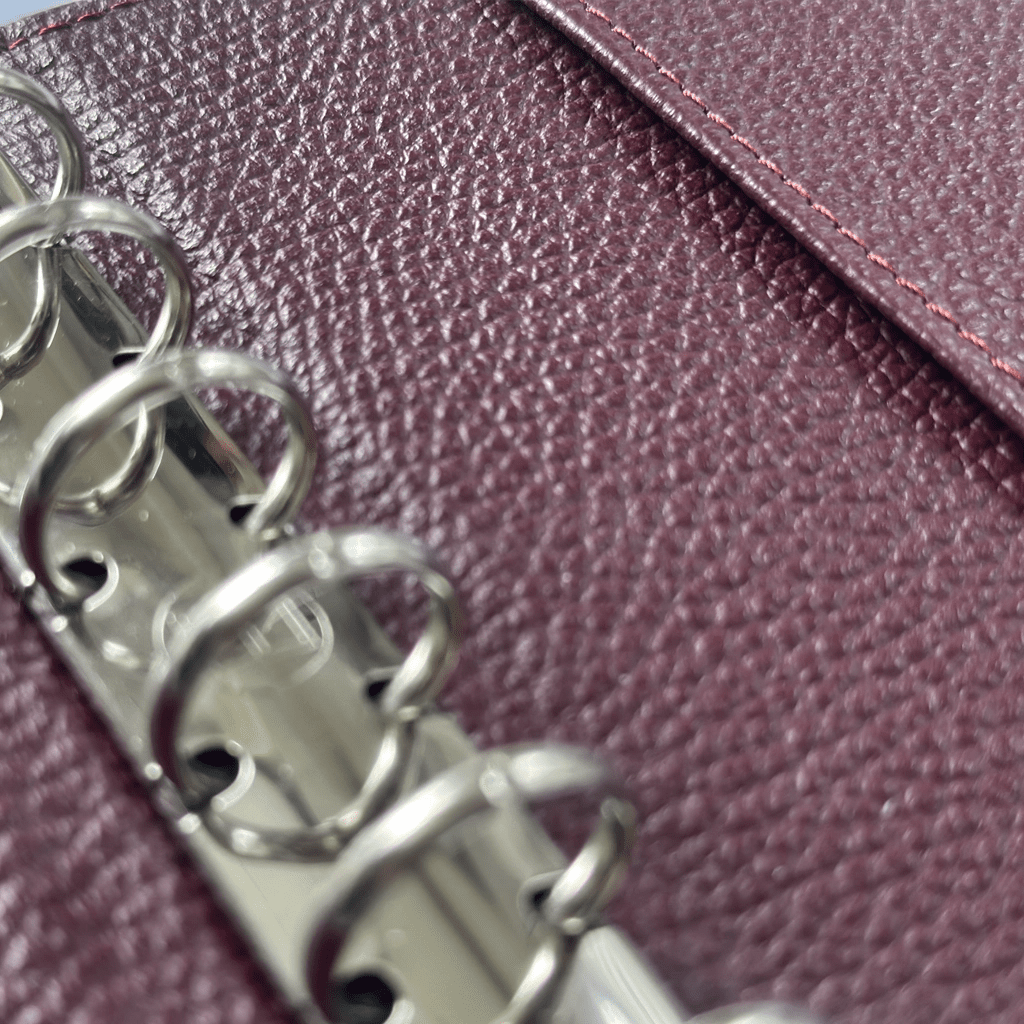 Lederringbuch „CONNECTION“ in Bordeaux – markantes Leder mit eleganter Tiefe - ORG-Verlag Berlin