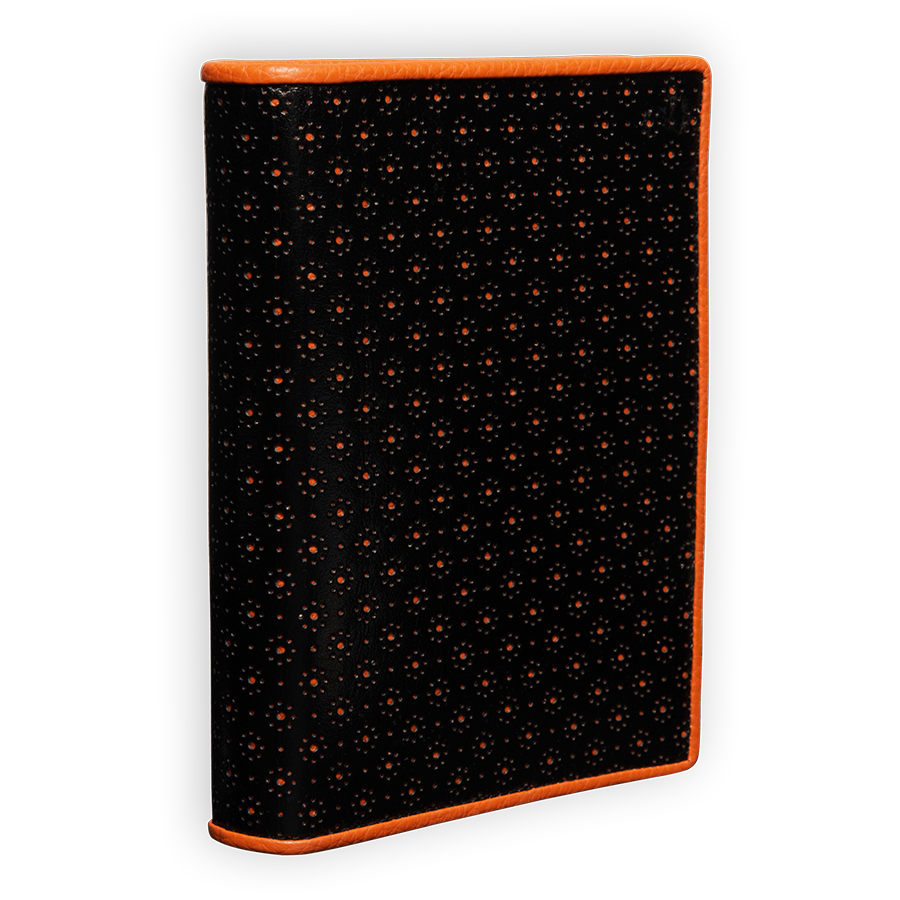 Handgemachtes dot. Designbuch perforiertes schwarzes Arizona-Rindleder orange unterlegt